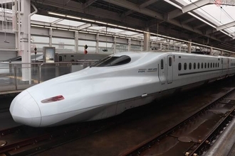 「N700系の座席」がペンケースやバッグに S編成の「濃菜種色」モケット生地使用