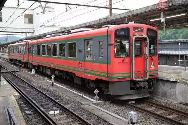 これぞ“乗り得”!? 4社直通111kmの“特急並み”快速に乗車 2時間45分の長旅が疲れ知らずだった