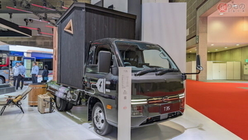 “走るサウナ!?” 水風呂付き「移動サ活車」JMSに登場！ 普通免許OK＆EV仕様でどこでも整うゥ～