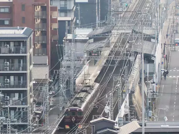 「日本唯一「床が回る」360度トレインビュースポットがスゴい！ 1周90分、年に一度だけ“高速回転” 「このレストラン、乗りものだな」」の画像