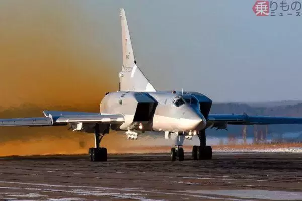 ロシア軍の爆撃機Tu-22M3 ついに70％消耗!? 稼働機が10機未満の根拠とは 本当に攻撃は減っている？