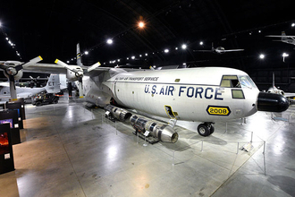 長～～い胴体に何積んだ？「C-133」名機C-130ハーキュリーズと同世代 米ソ軍拡時の“知られざる戦略兵器”