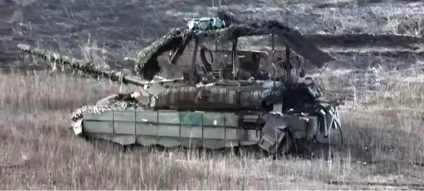 ロシア軍「亀戦車」は何がいいの…？ 防御モリモリ不格好だけど“新型” 21世紀の突撃砲に？