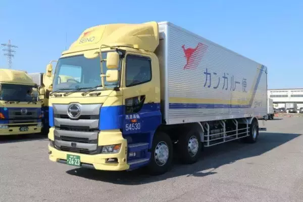 「あ、あれは古の業…!!」西濃運輸の“神技トラック動画”が話題に！ かつては免許の必須科目だった技術とは