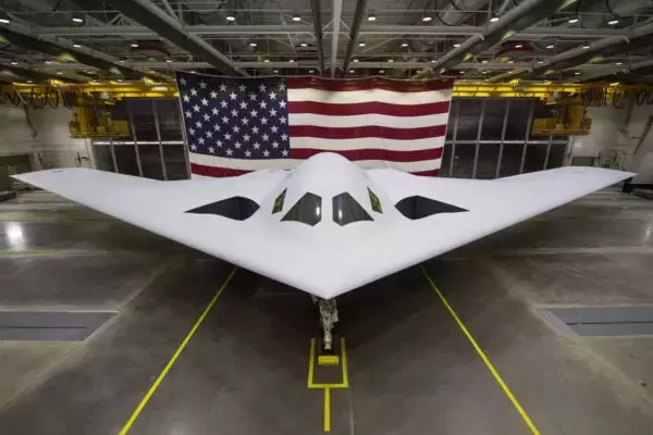 100機では足りない!? 米空軍が次世代ステルス爆撃機「B-21」を大増産したい切実な理由 じつは深刻な課題が
