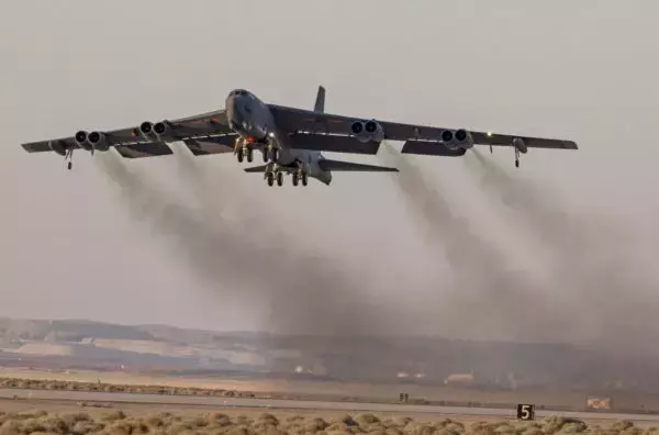 「100機では足りない!? 米空軍が次世代ステルス爆撃機「B-21」を大増産したい切実な理由 じつは深刻な課題が」の画像