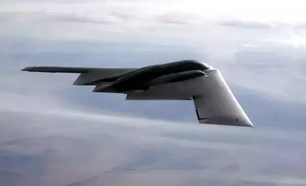 「100機では足りない!? 米空軍が次世代ステルス爆撃機「B-21」を大増産したい切実な理由 じつは深刻な課題が」の画像