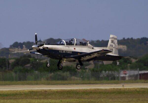 自衛隊の”次期練習機”を最新技術で支援！ 世界屈指の「航空機メンテ企業」トップを独占取材！（前編）