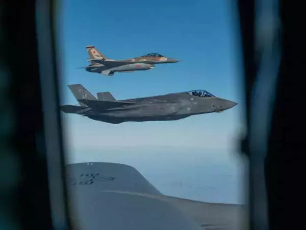 なぜ民間企業がF-16戦闘機を飛ばすのか？ “F-2級の性能”説も!? その驚異の全容とは