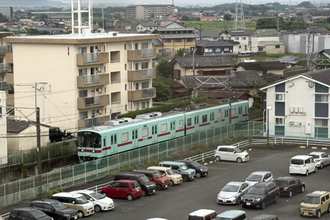「大手私鉄」vs「ローカル3セク線」どっちも終点の地方都市、メイン路線はどっち？ 驚きのボロ駅舎 1両単線で“コストコのアクセス”