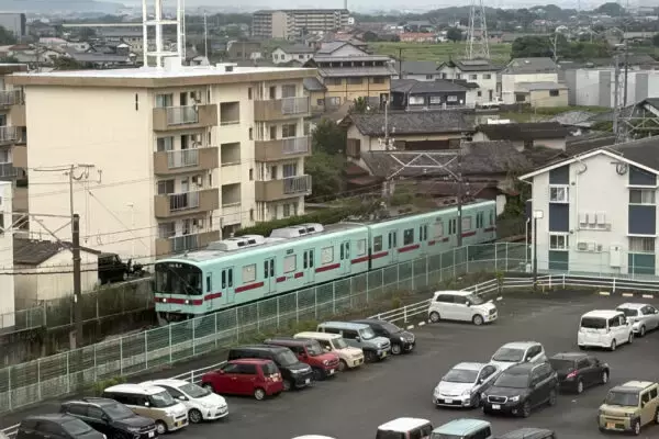 「大手私鉄」vs「ローカル3セク線」どっちも終点の地方都市、メイン路線はどっち？ 驚きのボロ駅舎 1両単線で“コストコのアクセス”