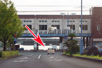 これが国道!?「わずか0.1kmで“海にドボン”するんだが…」 ナゾすぎる道路の“続き”とは？