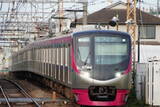 「京王線の「必ず座れる列車」が大変化！平日に“高尾山口”まで乗り入れへ ラッシュ時に増発も」の画像1