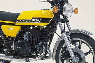 80’s走り屋全盛期『伝説のバイク漫画』で描かれた「ちょっと古いヤマハのバイク」がシブすぎる！「エヴァ」漫画家の出発点 中古価格もスゴい！