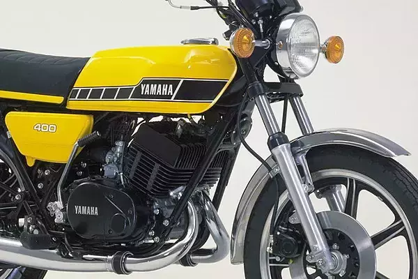 80’s走り屋全盛期『伝説のバイク漫画』で描かれた「ちょっと古いヤマハのバイク」がシブすぎる！「エヴァ」漫画家の出発点 中古価格もスゴい！