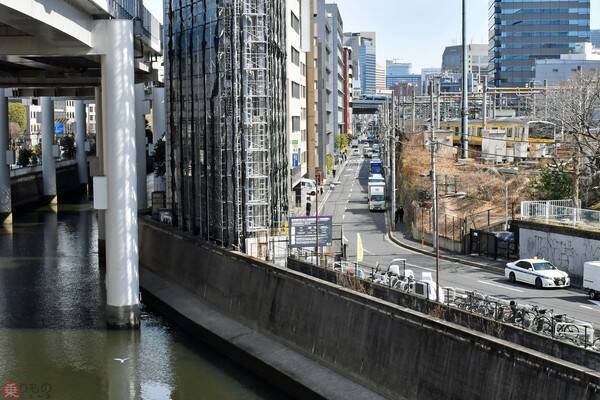 JR中央線「都心の絶景区間」に挟まる“残念な車窓”のナゼ 水辺から離れる水道橋～飯田橋