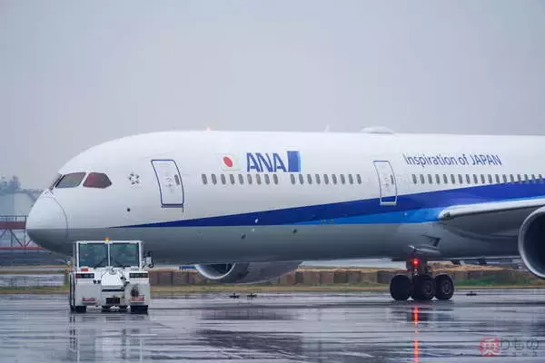 ANA国内線に出現「胴体超長～い新型フラッグシップ」その充実客室とは？ 27日運航開始の787-10