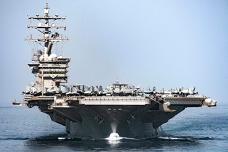 “犬の隊長”の存在が話題となった空母 地中海で商船と衝突 米海軍発表 損傷は？