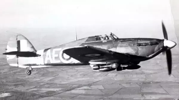 「バトル・オブ・ブリテン」の魂ふたたび！ ポーランド人飛行隊の礎作った「レトロな戦闘機」英から“奇跡の渡欧”へ