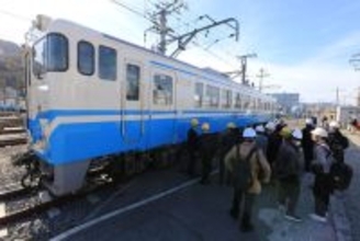 「電車が走ったことがない県」に「ほぼ電車」の新型車両が降臨！ 国鉄形キハは一掃か？ “土足をためらう”ほどの進化!?