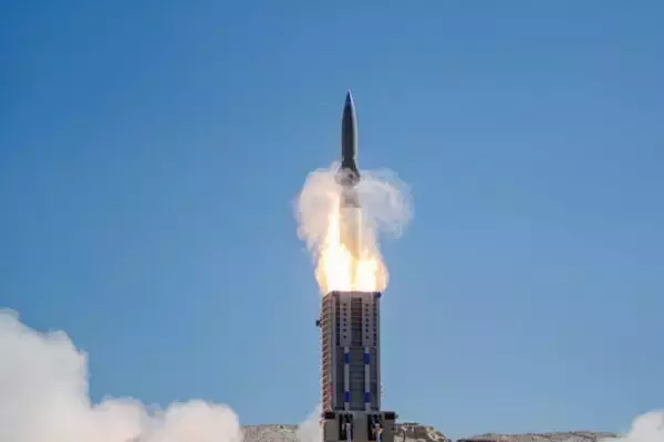 事実上の弾道ミサイル「マッハ5で飛ぶ高速滑空弾」総火演で発射姿勢を初披露！ 改良型は2000km飛びます