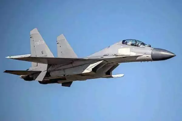 米下院議長訪台に合わせてか 台湾へ中国軍用機21機が次々接近 Su-35飛来は否定