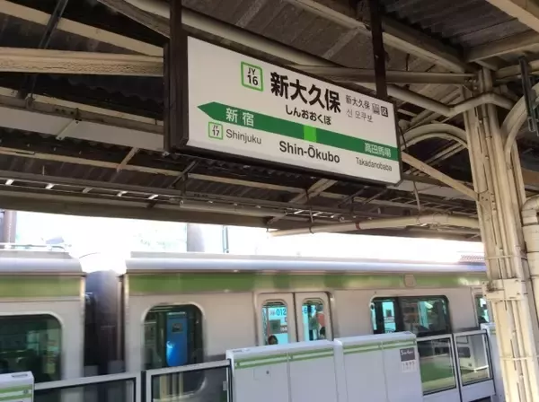 新大久保駅なぜ「発車ベル」のまま？ 発車メロディが採用されない理由とは