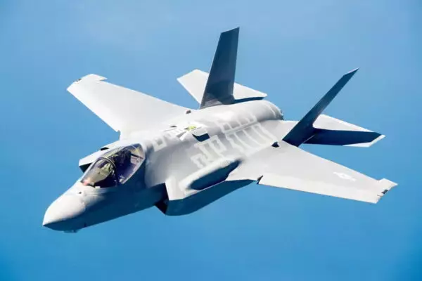 「米の次世代戦闘機「F-47」なぜいま発表？ 「既存機じゃ中国に勝てない」が“表向きの理由”か 真の意図を読み取る」の画像