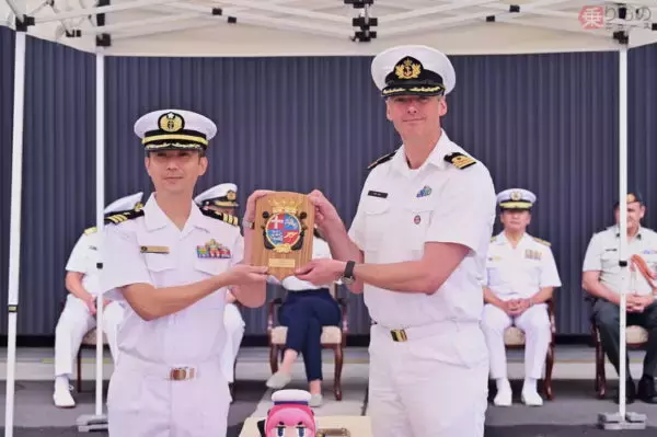 「台湾海峡を抜け東京へ！ オランダ海軍の強力フリゲート「デ・ロイテル」が日本初寄港で示した“覚悟”」の画像