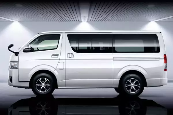 次期ハイエースは「ワンボックスを捨てるのね」 コンセプトから見える“全方位に対応する”商用車戦略とは？