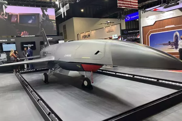 日産の追浜工場も「防衛用ドローン工場」に？ 世界で近づく自動車メーカーと“軍事” その強みとは？