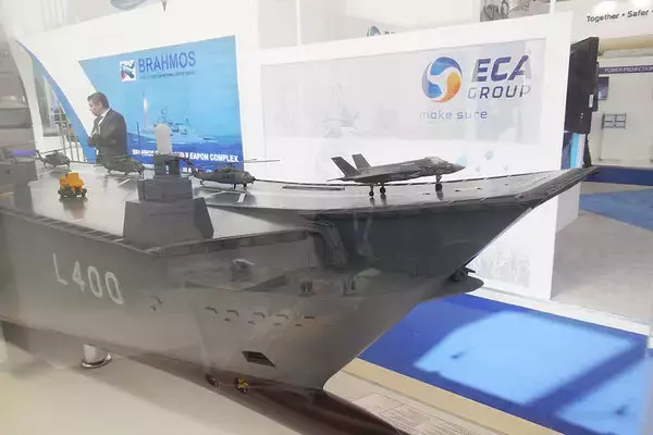 「「無人機どっさり空母」誕生か ピンチを好機とするトルコ 艦載機型バイラクタル「日本も導入を」」の画像