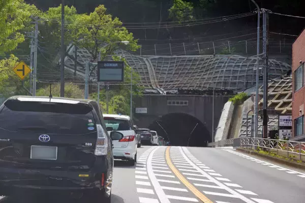 やっぱ「第三の東名」なの？ 29kmの長大国道バイパス「厚木秦野道路」いまどうなってる？ 課題だらけの246号が“よくなる日”は来るのか