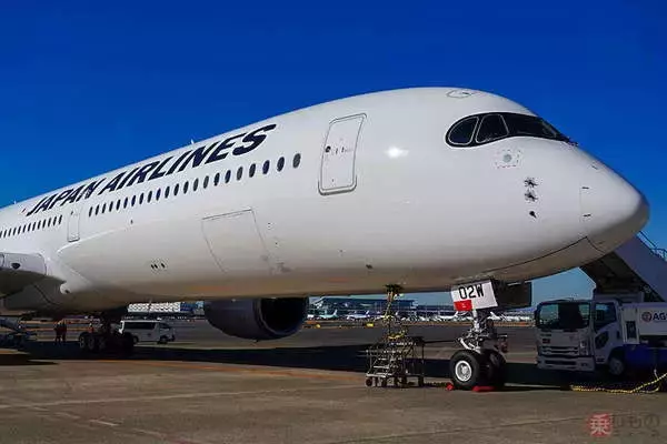 JAL新国際線旗艦機、2号機の全貌が激変！ 尾部に輝く激デカ「A350-1000」その全貌