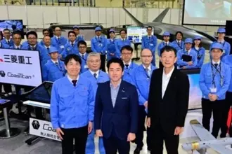 小泉大臣の視察で“ポロリ”？ 三菱重工の新型「攻撃用UAV」とは 防衛省の新構想に関係か