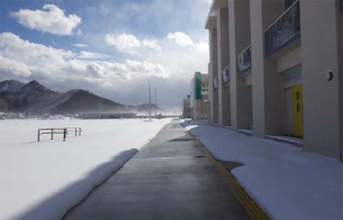 路面の雪を溶かす“ナスカの地上絵!?”雪国で冬場に路面が凍結しないヒミツの仕組みが公開される！