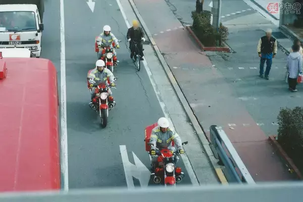 「「バイクは救急車ではない」を覆す 消防の歴史を変えた“東久留米のネイキッド赤バイ”」の画像