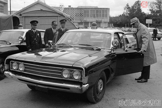 消えた琉球警察の“アメ車パトカー”を追う アメリカ統治下じゃ救急車もアメ車!?