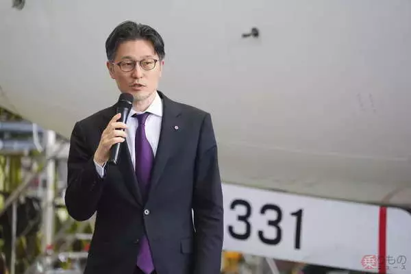 「なぜ直塗り？  JALが世界初「直塗りでサメ肌外装」旅客機を実現！ どう塗るのか まさに目からウロコな裏側」の画像