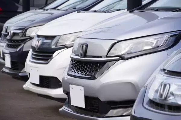 ディーラーから整備工場への「車両の移送費を支払いなさい」公取委が勧告 長年の「商習慣」にメス 変わり始めた業界