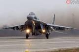 「ロシア軍の戦闘機を撃破か 上空から「攻撃の瞬間」を捉えた映像が公開される 防空システムも標的に」の画像1