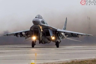 ロシア軍の戦闘機を撃破か 上空から「攻撃の瞬間」を捉えた映像が公開される 防空システムも標的に