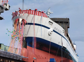 「函館生まれ」の青函フェリー新造船「はやぶさ2」が就航 大型化で輸送力アップ