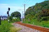 「なぜ「緑色」なのに「青信号」と呼ぶの？ 実は鉄道の世界は少し違う…「出発進行」の本当の意味とは」の画像1
