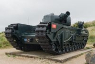 290mm巨大砲をブッ放せ！最前線で味方を救った「裏方の戦闘車」世界初は “奇想天外兵器だい好き”の国