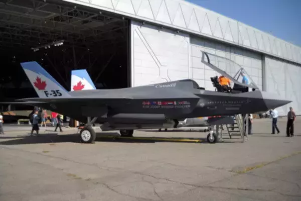 「性能で劣る「グリペン」なぜ急浮上？ カナダの「F-35本命状態」を狂わせた“国民感情の悪化”とは」の画像