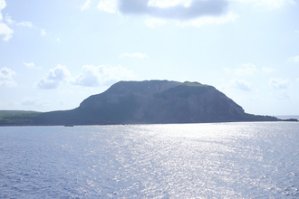 硫黄島へ行けます 研修後に自衛隊機で渡島8月実施 なお続く遺骨収集