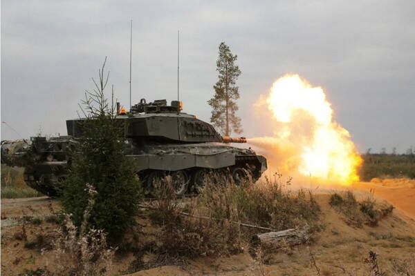 反転攻勢のウクライナ 「戦車の種類多すぎ問題」現場はどうしてる？ 各国の戦車の“使いわけ”