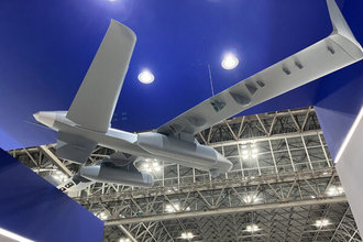 「F-35と“無人機”どっさり空母」誕生へ…なぜ共存？ 性能違いすぎない？ 世界で検討進む“合わせ技”運用とは？