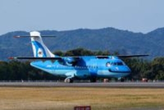 「日本一小さな航空会社」の特別な日に潜入 “定期便を飛ばしながらお祭り”の神業…ひと味違うその魅力とは